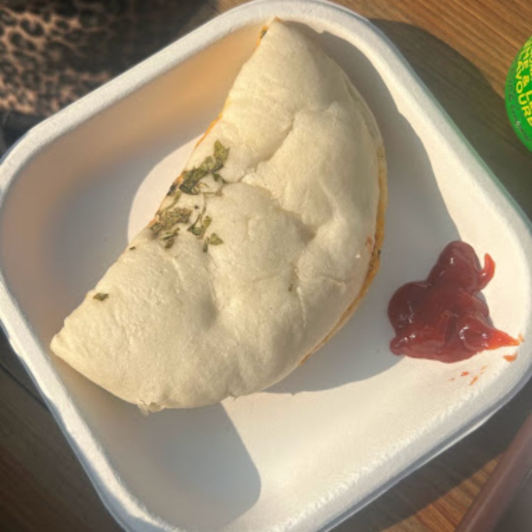 cinnamon bun-the cafe stone